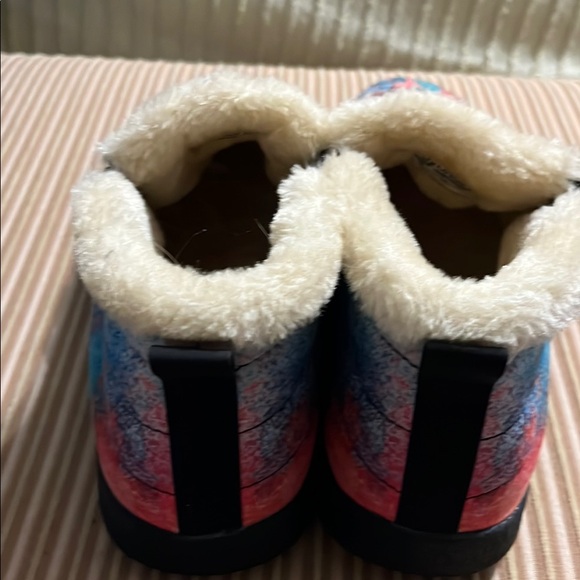 Yes We Vibe slippers with Fur Lining - Picture 4 of 6